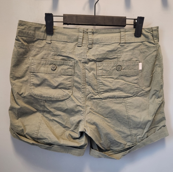 NWOT Womens Sz 10 Green Short - Picture 2 of 5